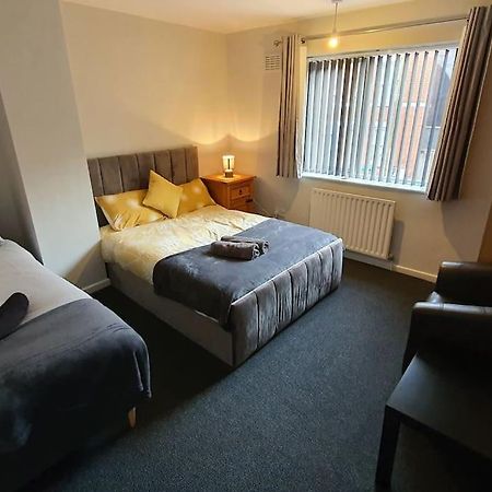 Contractors-City Centre-Parking-Sleeps 9 -Smart Tv, 2 Bathrooms! Coventry Eksteriør bilde