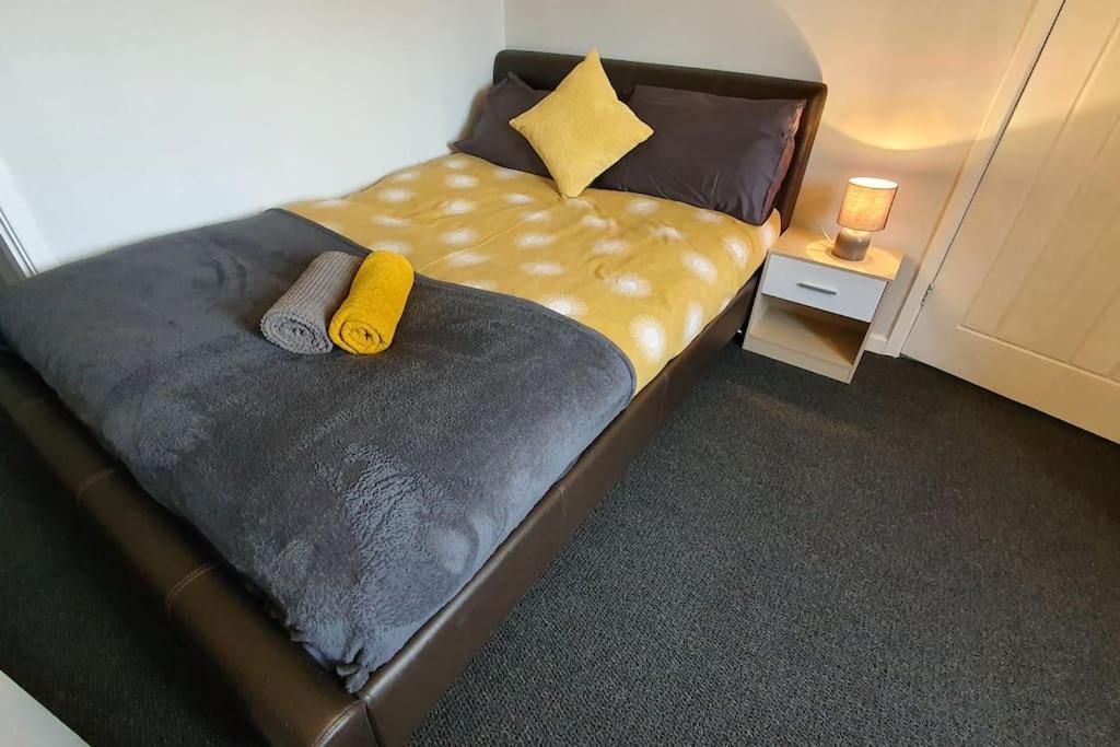 Contractors-City Centre-Parking-Sleeps 9 -Smart Tv, 2 Bathrooms! Coventry Eksteriør bilde