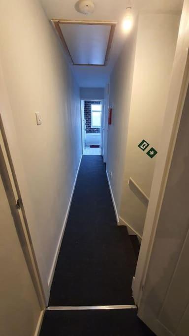 Contractors-City Centre-Parking-Sleeps 9 -Smart Tv, 2 Bathrooms! Coventry Eksteriør bilde