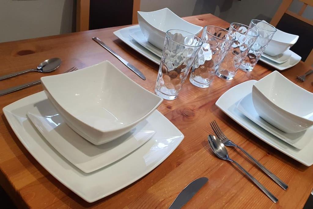 Contractors-City Centre-Parking-Sleeps 9 -Smart Tv, 2 Bathrooms! Coventry Eksteriør bilde
