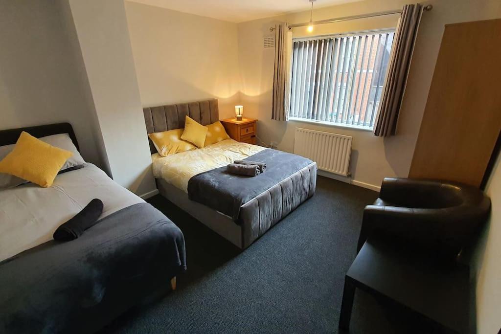 Contractors-City Centre-Parking-Sleeps 9 -Smart Tv, 2 Bathrooms! Coventry Eksteriør bilde