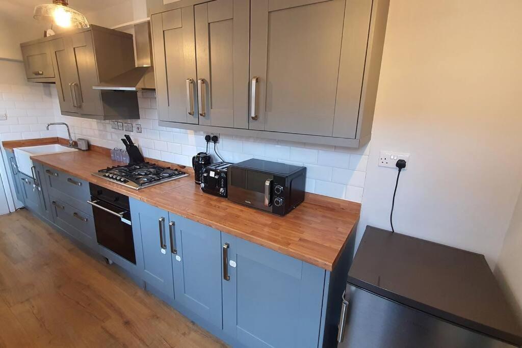 Contractors-City Centre-Parking-Sleeps 9 -Smart Tv, 2 Bathrooms! Coventry Eksteriør bilde