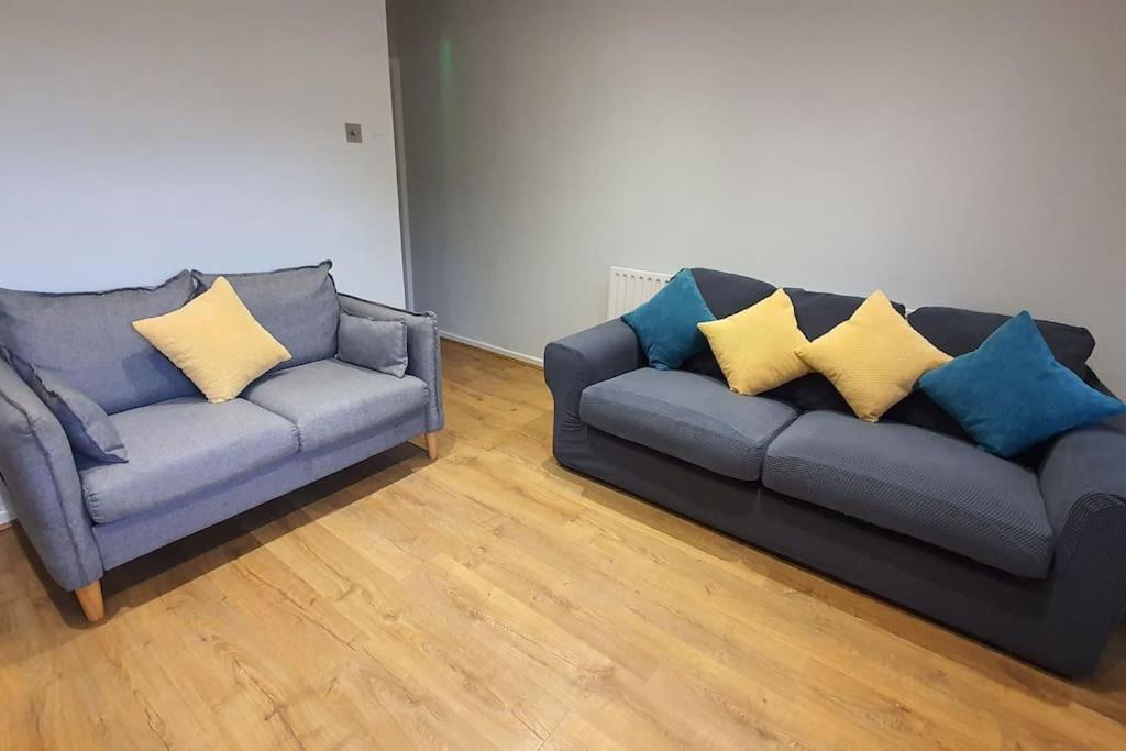 Contractors-City Centre-Parking-Sleeps 9 -Smart Tv, 2 Bathrooms! Coventry Eksteriør bilde