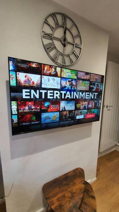 Contractors-City Centre-Parking-Sleeps 9 -Smart Tv, 2 Bathrooms! Coventry Eksteriør bilde